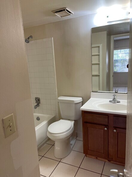 Building Photo - 10802 Royal Palm Blvd