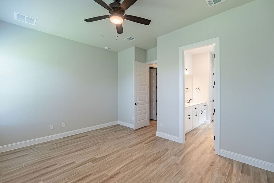 Building Photo - 600 C-Bar Ranch Trl