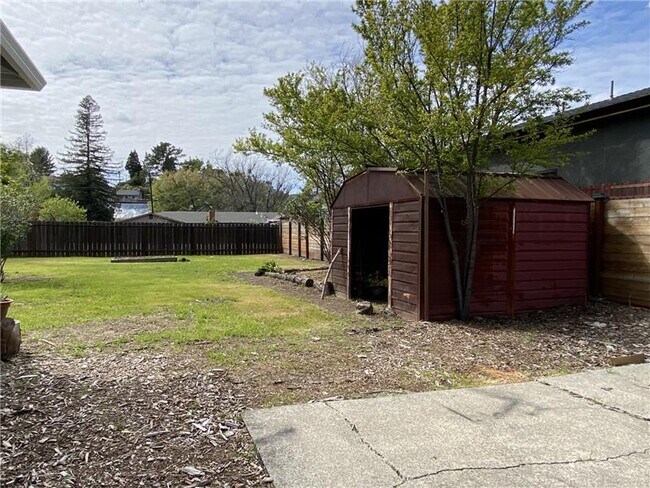 Building Photo - 2581 Buena Vista Ave