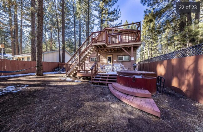 Enjoy the hot tub! - 2580 Rose Ave