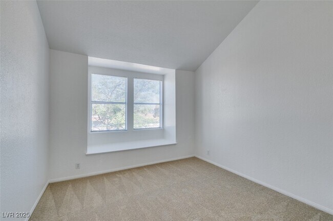 Building Photo - 4012 Grasmere Ave