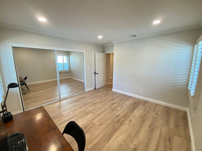 Building Photo - Beautifully Remodeled 3 Bedroom Naples Hou...