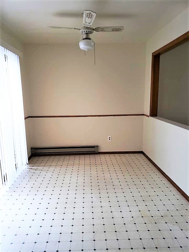 Building Photo - 1370 N Riverbend Dr
