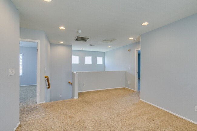 Building Photo - Bright Northwest Home with Loft & Mountain Views!