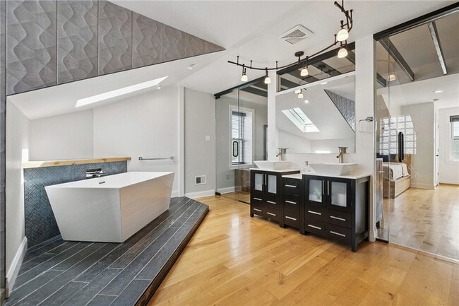 Building Photo - 3865 Howley St