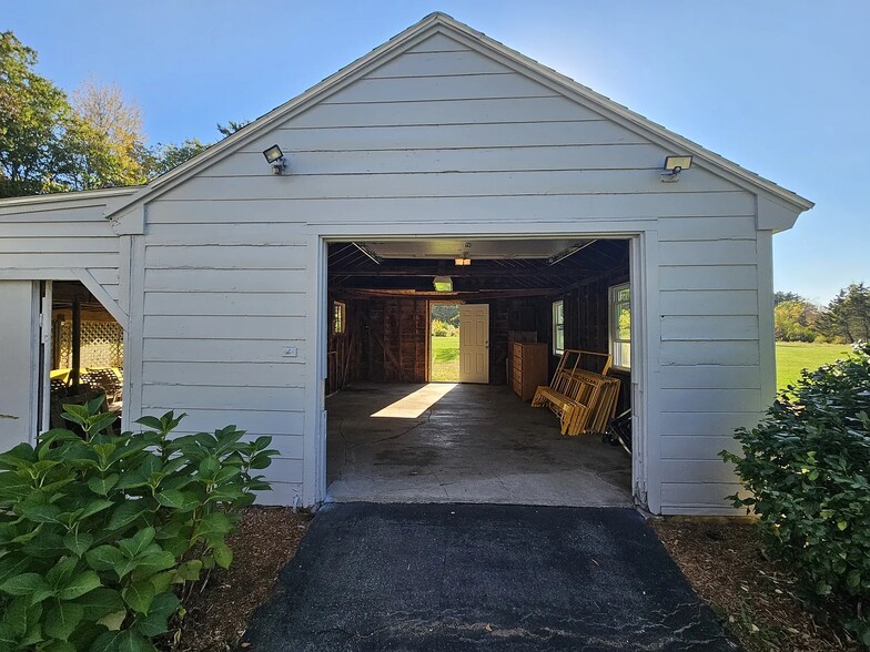 Building Photo - 517 Salmon Falls Rd