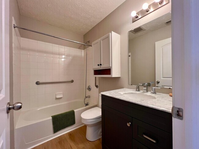 Building Photo - 133 Holly Hock Ln