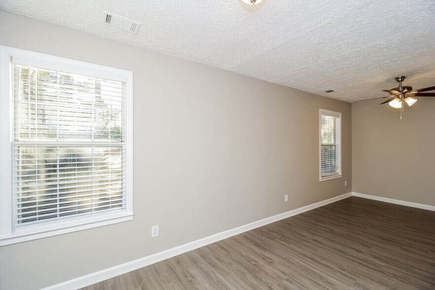 Building Photo - 2649 Laurel Ln NW