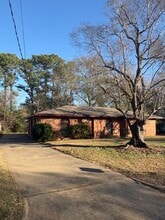 Building Photo - 439 E Rutgers Loop