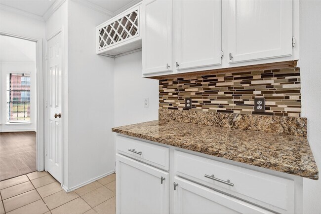 Building Photo - 1617 Briargrove Dr