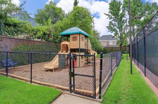 Building Photo - 5110 San Felipe St