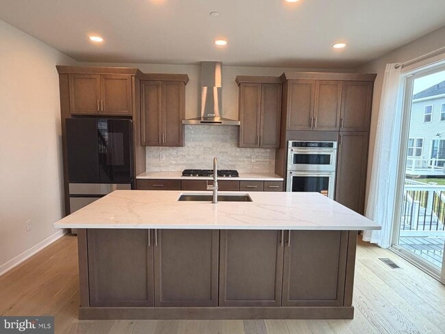 Building Photo - 72 Alroy Rd