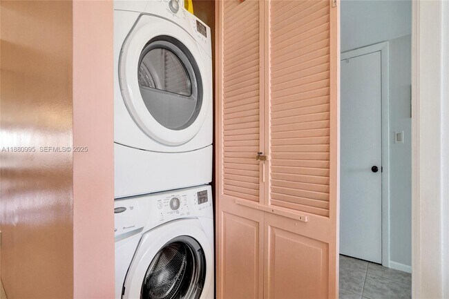 Building Photo - 1201 S Ocean Dr