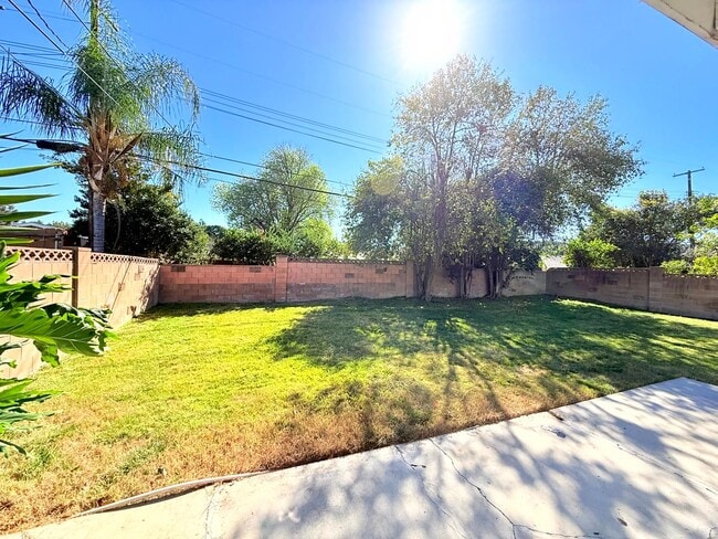 Building Photo - Beautiful Renovated Spacious 4 Bed - 2 Bath Home in West Hills