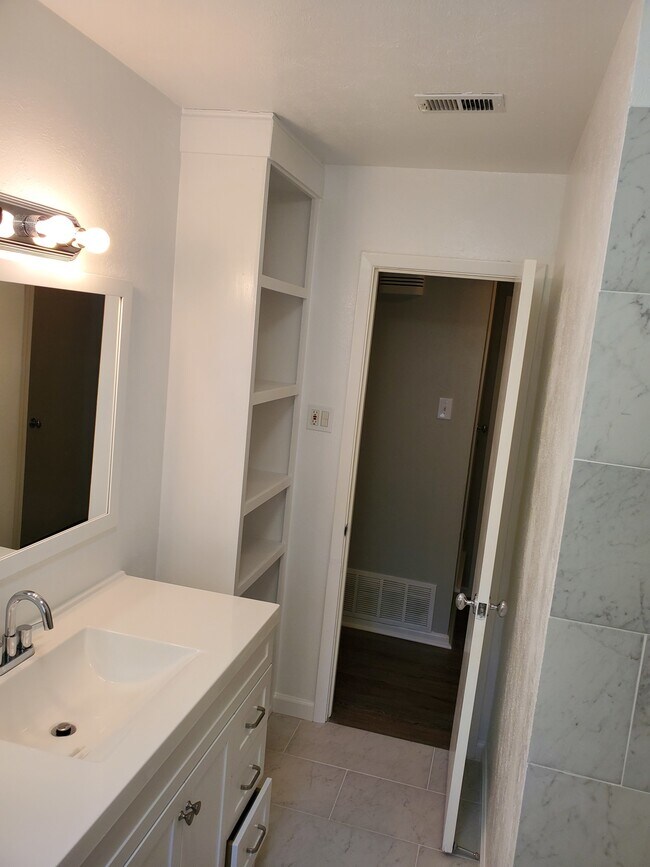 Building Photo - 1534 Harlandale Ave