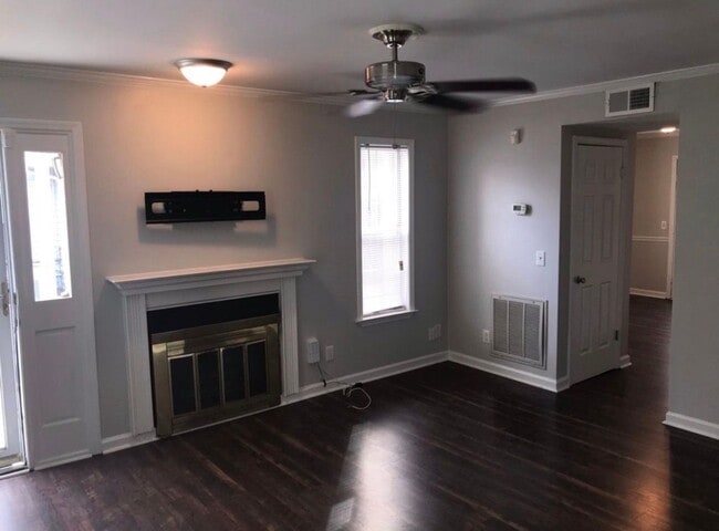 Building Photo - Nice and large 2 BR, 2.5 bath townhouse in Antioch, TN