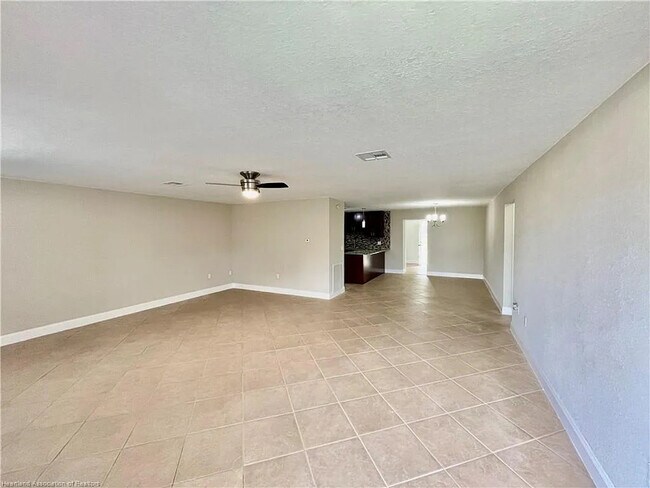 Building Photo - 1409 Palm Way
