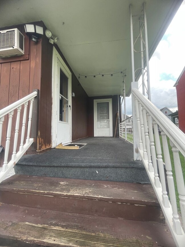 Building Photo - 4 bedroom. 1.5 Bath- Turtle Creek Pa