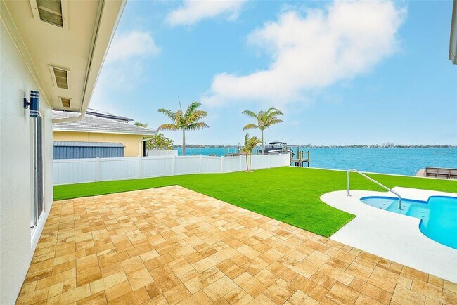 Building Photo - 5434 Oakhurst Dr