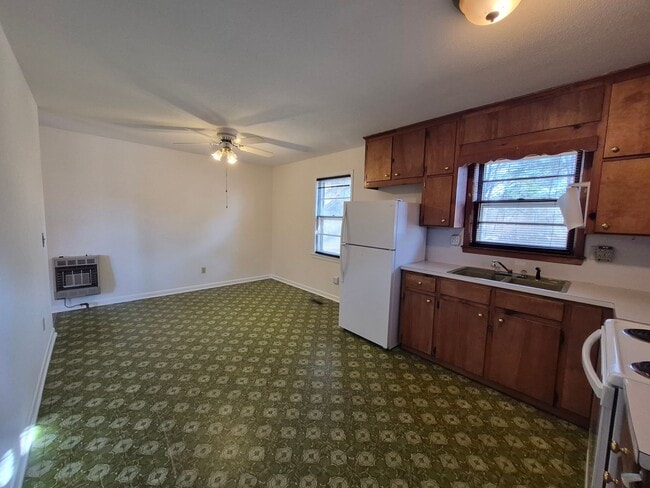 Building Photo - NEW LISTING!!!!!