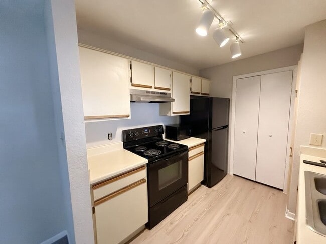 Building Photo - Regency Gardens B308 - Regency Gardens B308