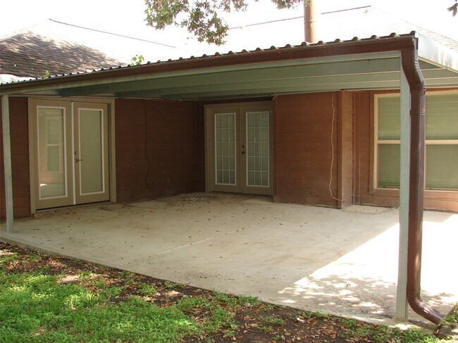 Building Photo - 7010 Buchanan Dr