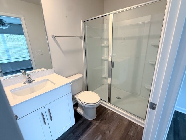 Building Photo - 3 Bedrooms 1 Garage & Open space one the Main Floor