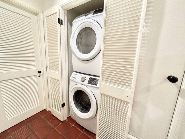 Building Photo - Surfside III / Port Hueneme / 1 bedroom on the 2nd floor with Oceanviews | Furnished monthly rental