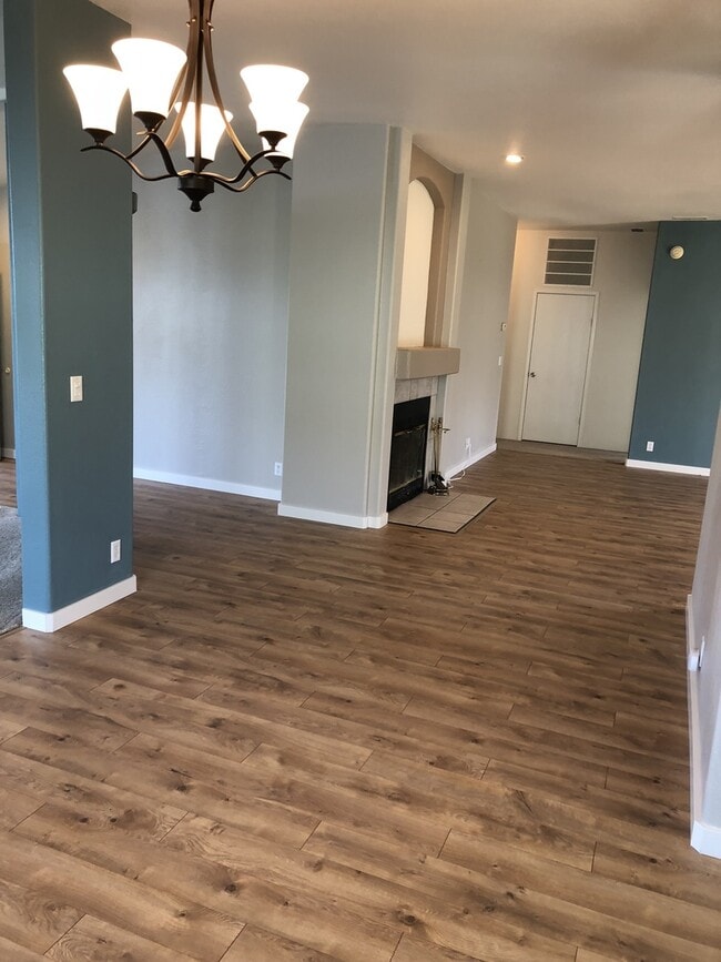 Building Photo - Beautiful and Convenient Turner Location!