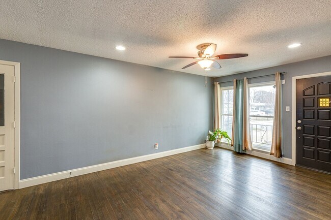 Building Photo - 9621 Rustown Dr