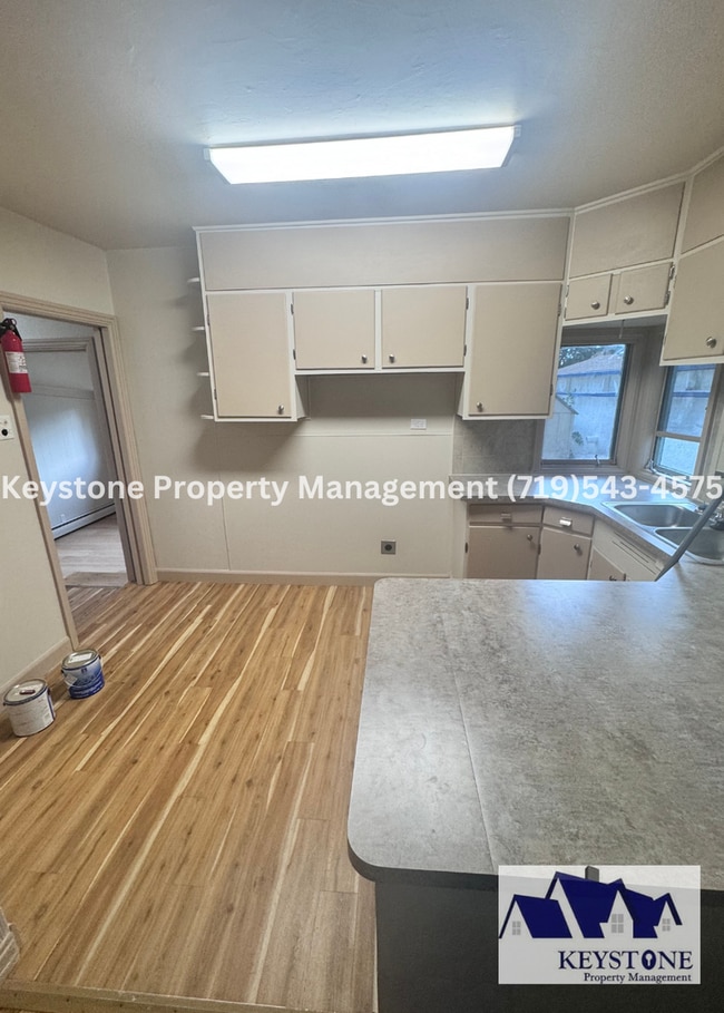 Building Photo - Beautifully Renovated 2+ Bedroom Plus / 1 ...