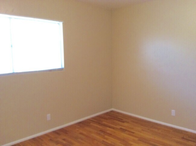 Building Photo - 2923 Peerless Ave