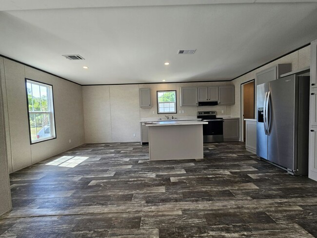 Building Photo - 16821 Oak Leaf Ct