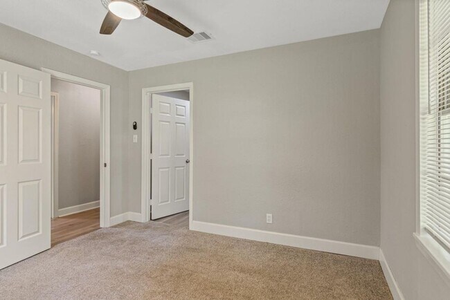 Building Photo - 3 bedroom - 2 bath. New paint, new plumbing and lighting fixtures, new bath vanities, new floorin...