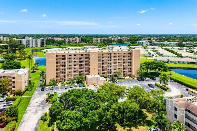 Building Photo - 7076 Huntington Ln