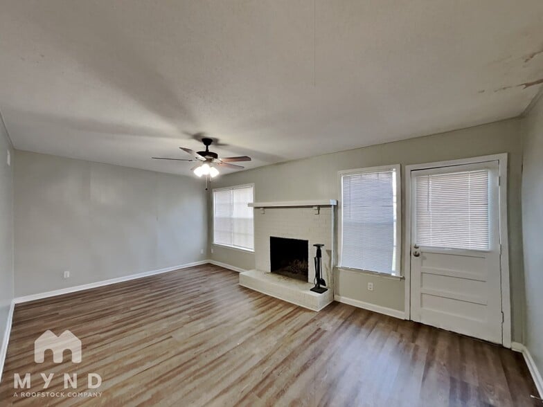 Building Photo - 2888 Baywood Dr