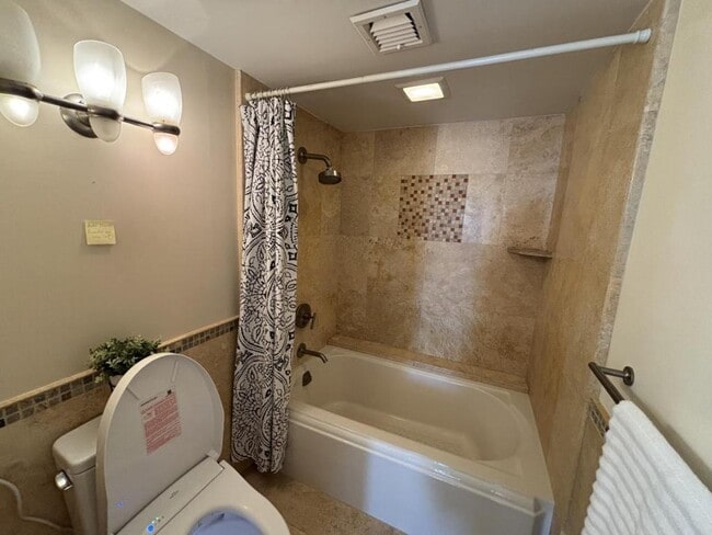 Building Photo - 1600 Ala Moana Blvd