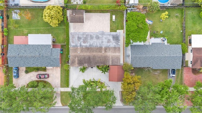 Building Photo - 2900 SW 92nd Ave