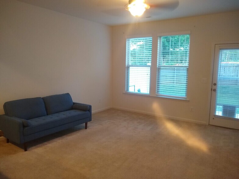 Building Photo - Room in Townhome on Maypearl Ln