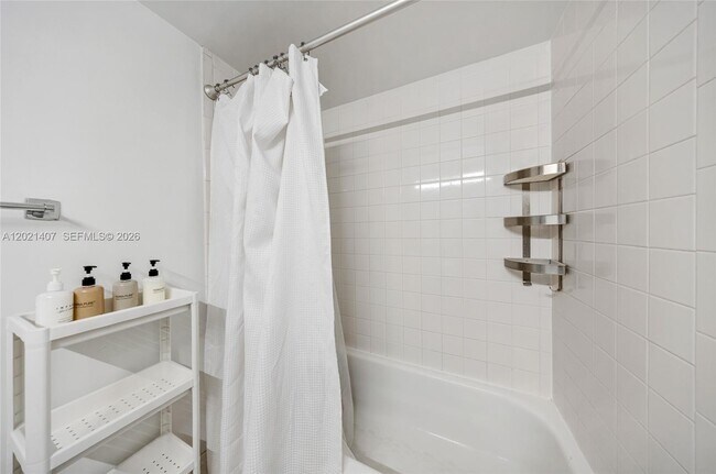 Building Photo - 5880 Collins Ave