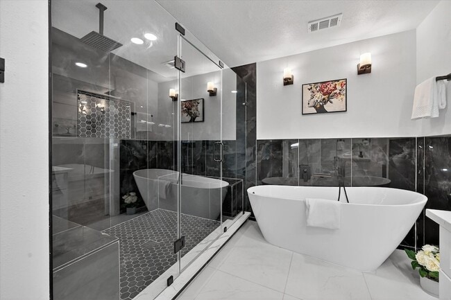 Building Photo - 2313 Claridge Cir