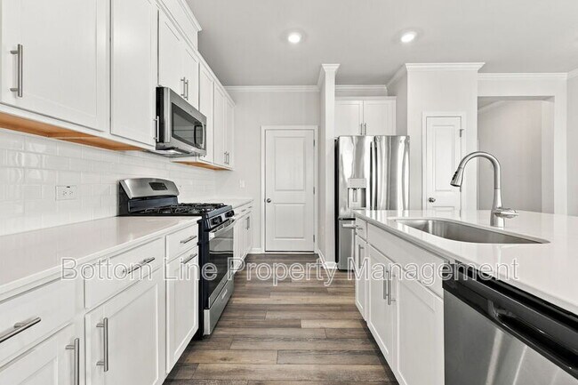 Building Photo - 5811 Woodlawn Dr
