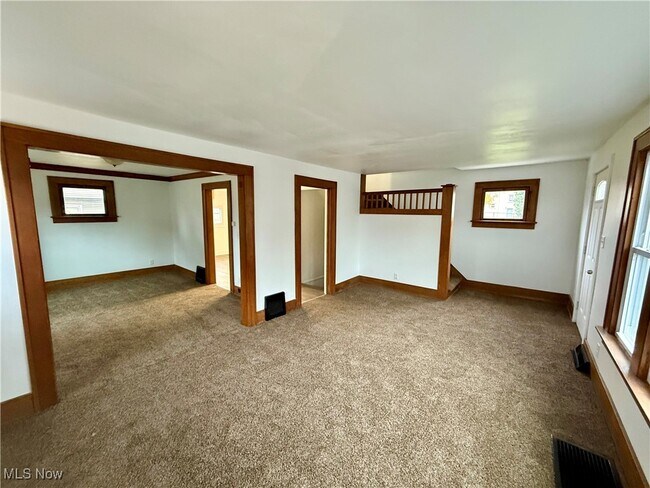 Building Photo - 846 Lee Dr