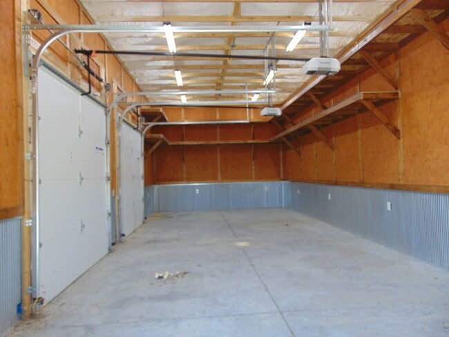 Building Photo - Majestic 3 Bed Mid MO Ranch!