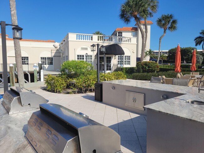 Building Photo - 2871 N Ocean Blvd