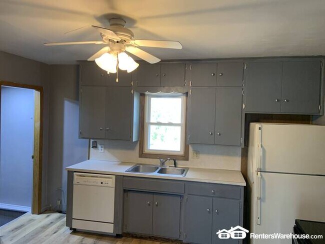 Building Photo - Beautifully Remodeled SFH in Plato Availab...