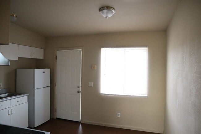 Building Photo - Perfect Blend of Comfort and Convince!!!