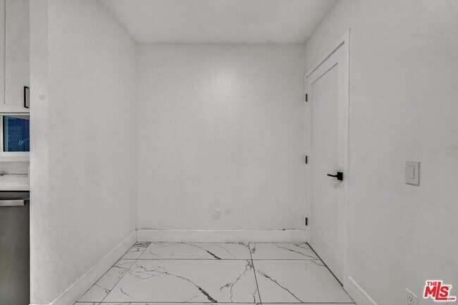 Building Photo - 4334 1/2 Sepulveda Blvd