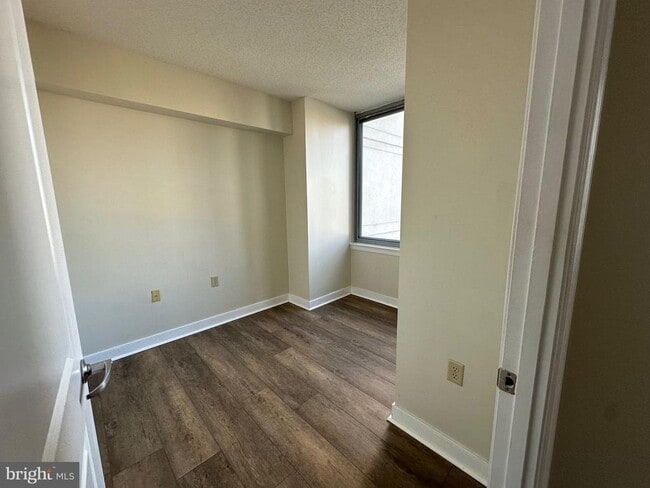 Building Photo - 555 Massachusetts Ave NW