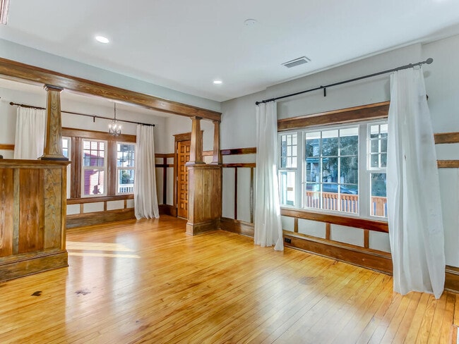 Building Photo - 419 E 3rd St